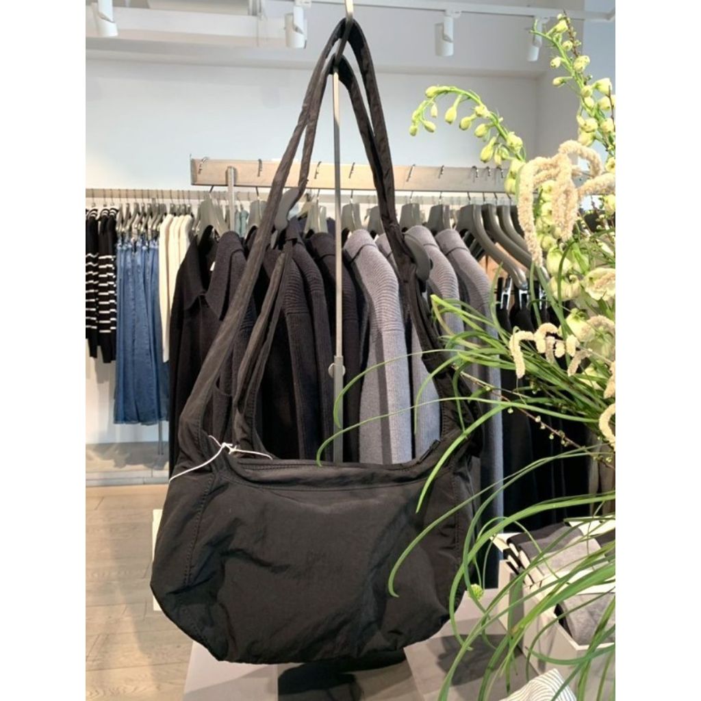 พร้อมส่ง * กระเป๋า Cos Crossbody Saddle Bag - Nylon ของแท้ 100%