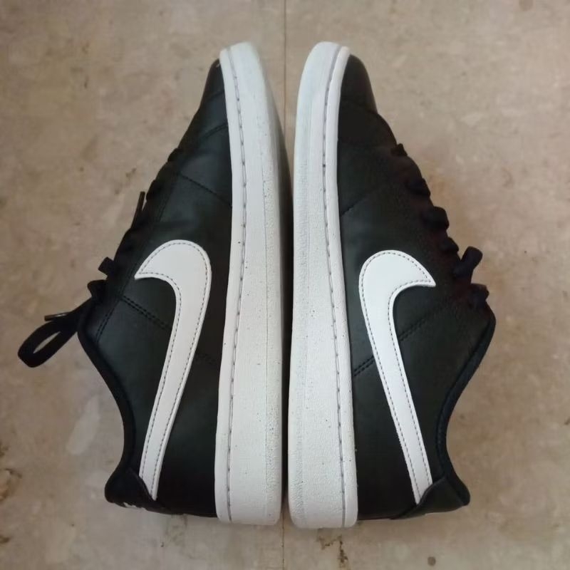 รองเท้าผ้าใบ ยี่ห้อ Nike แท้ (มือสอง)