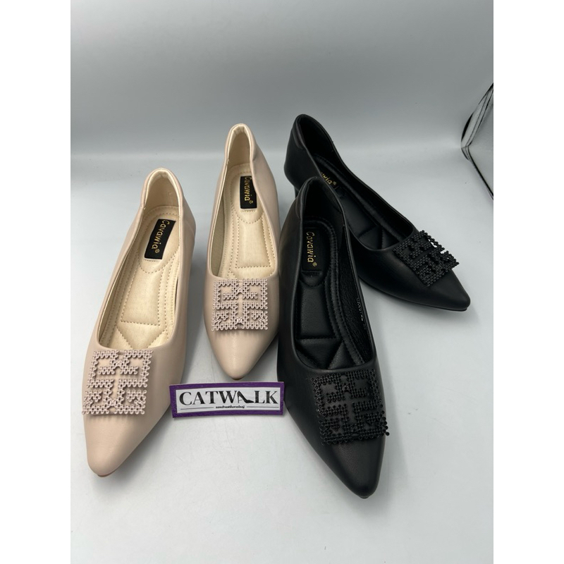 รองเท้าคัชชูส้น2นิ้ว หนังนิ่ม ใส่ทนด้านหน้าติดอะไหล่หัวเหลี่ยมทรงสวยจะใส่เที่ยวหรือทำงานก็ดูดี (Cava