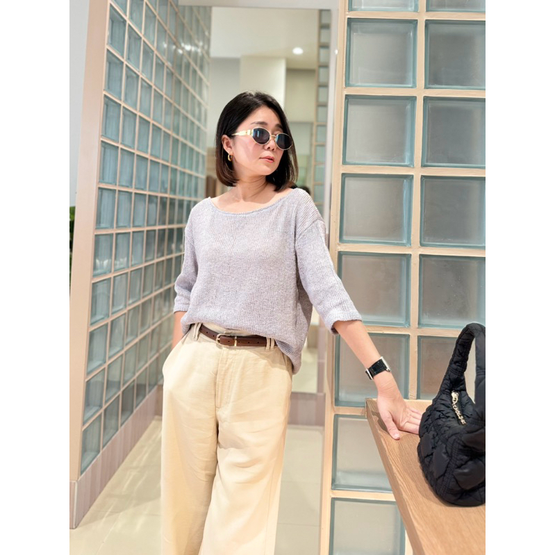 Sandy Top(A223)เสื้อแขนสามส่วนคอปาด ผ้าไหมพรม