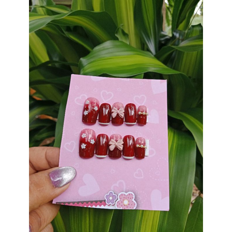 เล็บปลอมทาสีเจลสีแดงพร้อมติดอะไหล่แถมฟรีกาวตะไบทรงเหลี่ยมยาวกลางพร้อมติด ราคา ถูกที่สุด ดีลบีเคเค แกลเลอรีภาพที่ 3