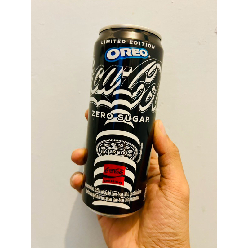 Coke Zero x Oreo (ขนาด 325 ml)  โค้กซีโร่ โอริโอ้ สูตรไม่มีน้ำตาล ความซ่ามาพร้อมกับความหอมของกลิ่นขน