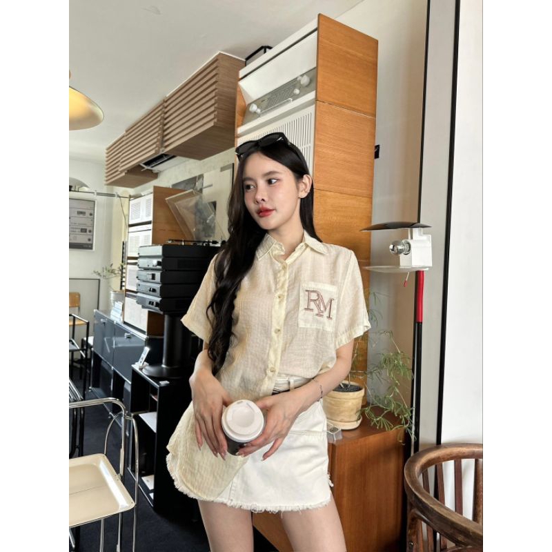 เสื้อเชิ้ตแขนสั้น ปัก RM ผ้าลายริ้วใส่สบาย Valen