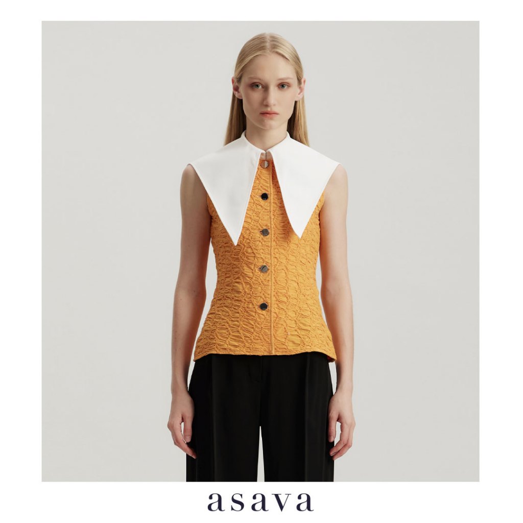 [asava aw24] Asava Pointy Collar Blouse เสื้อผู้หญิง แขนกุด แต่งดีเทลปกแหลมใหญ่ กระดุมหน้า