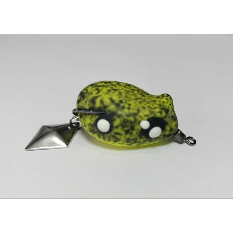 กบยางพร้อมใช้งาน รุ่น ตาแป๋ว ขนาด 3 เซน หนัก 5 กรัม เบ็ดที่ใช้ เบอร์ #1  BkK พร้อมส่งในไทย - รูปที่ 3