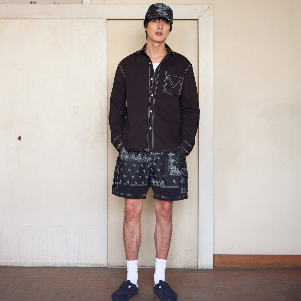 [MOO 3/24] Paisley-Patch Cargo Pants กางเกงผู้ชาย ขาสั้น ทรงคาร์โก้ ผ้ายีนส์ สกรีนลายเพสลีย์ ตัดต่อชิ้นแต่งกระเป๋าข้าง