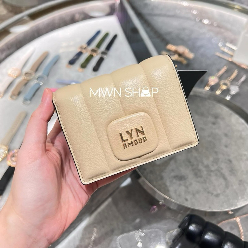 Lyn มีโค้ดลด30% new patti short กระเป๋าสตางค์ใบสั้นสะพายข้าง ของแท้จากชอป