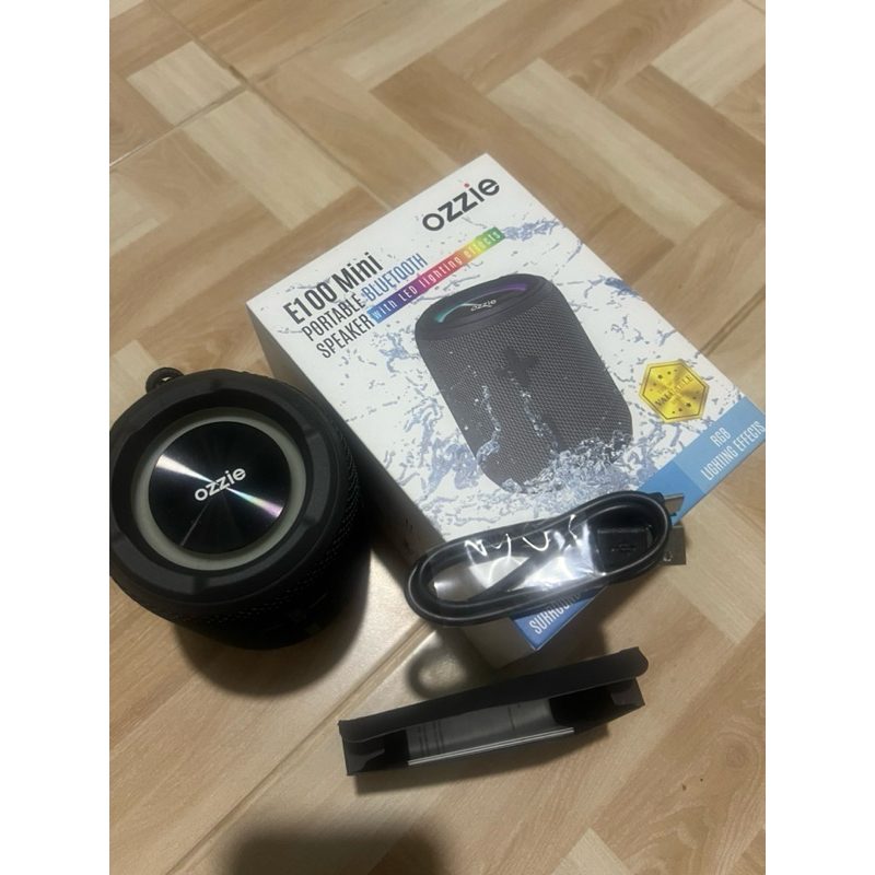 Ozzie E100 Mini ลำโพงพกพาบลูทูธ (สี Midnight Black)