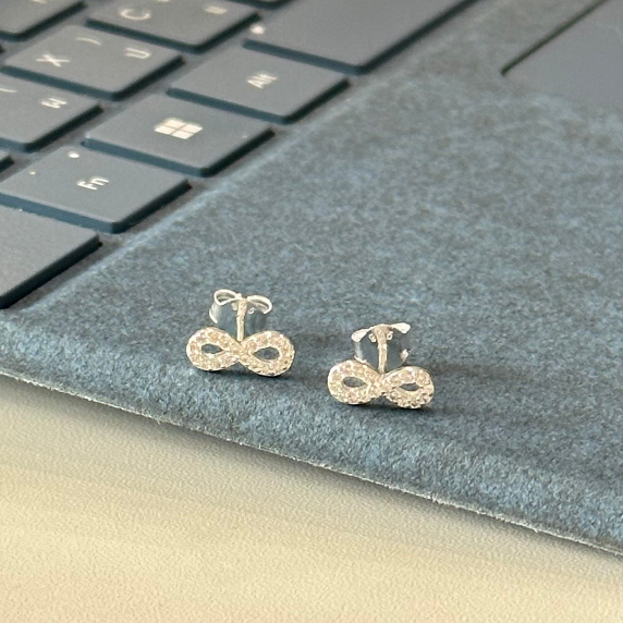 Suwann.na [ราคาต่อคู่] ต่างหู ต่างหูเงินแท้ อินฟินิตี้เพชร