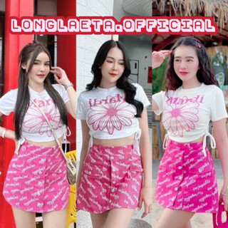 Mardi set เสื้อครอปแขนสั้นสีขาวสกรีนลายดอกไม้สีชมพูmardi+กระโปรงสั้นสีชมพูเข้าชุด ชุดตามหา ป้ายontop