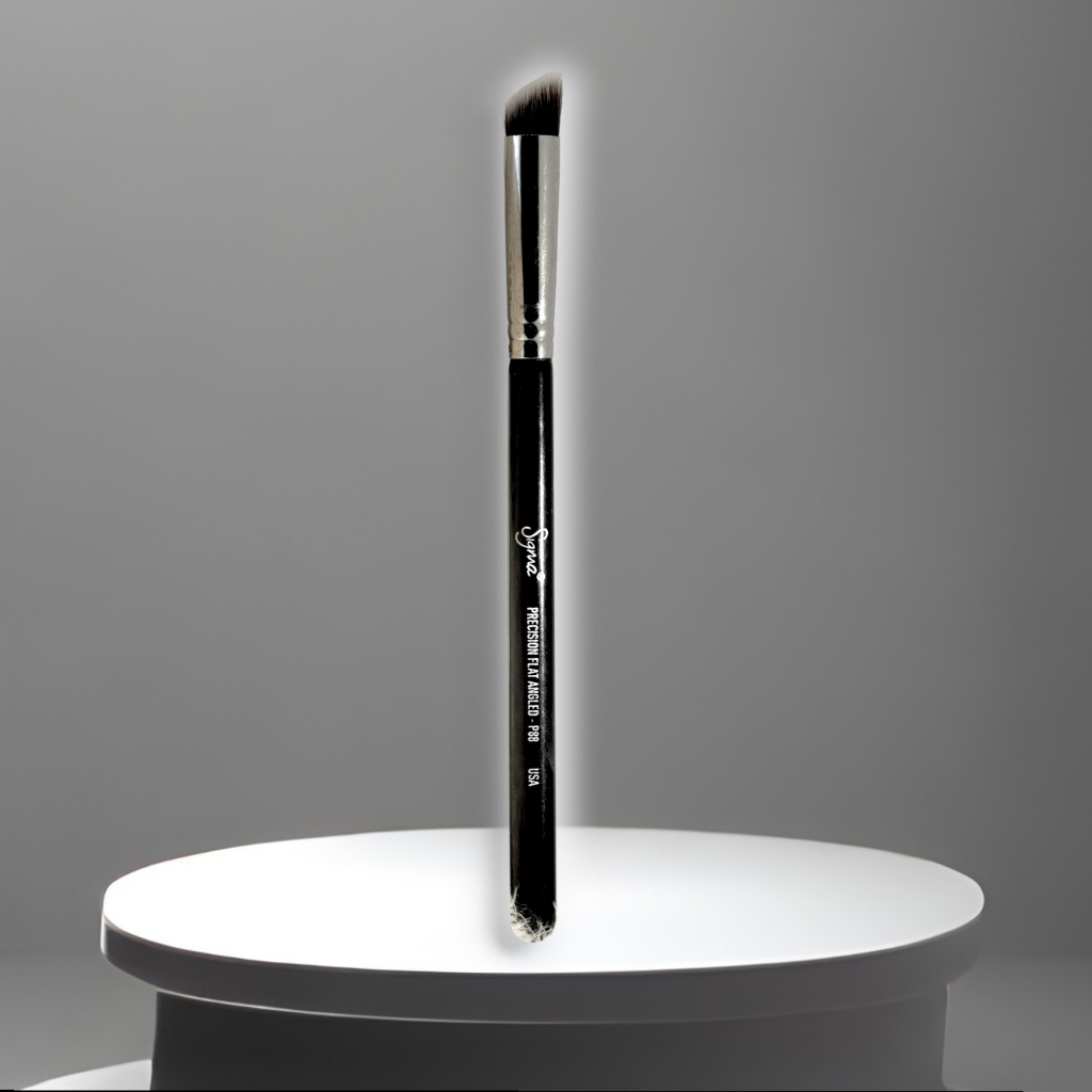 ส่งต่อ : Sigma Beauty Precision Flat  Angled Brush P88 แปรงลงคอนซีลเลอร์