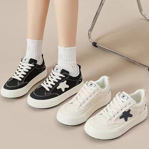 สินค้าเฉพาะจุด รองเท้าผ้าใบแฟชั่นผู้หญิง ก้นหนา การออกแบบดาว รองเท้านักเรียนสไตล์เกาหลี