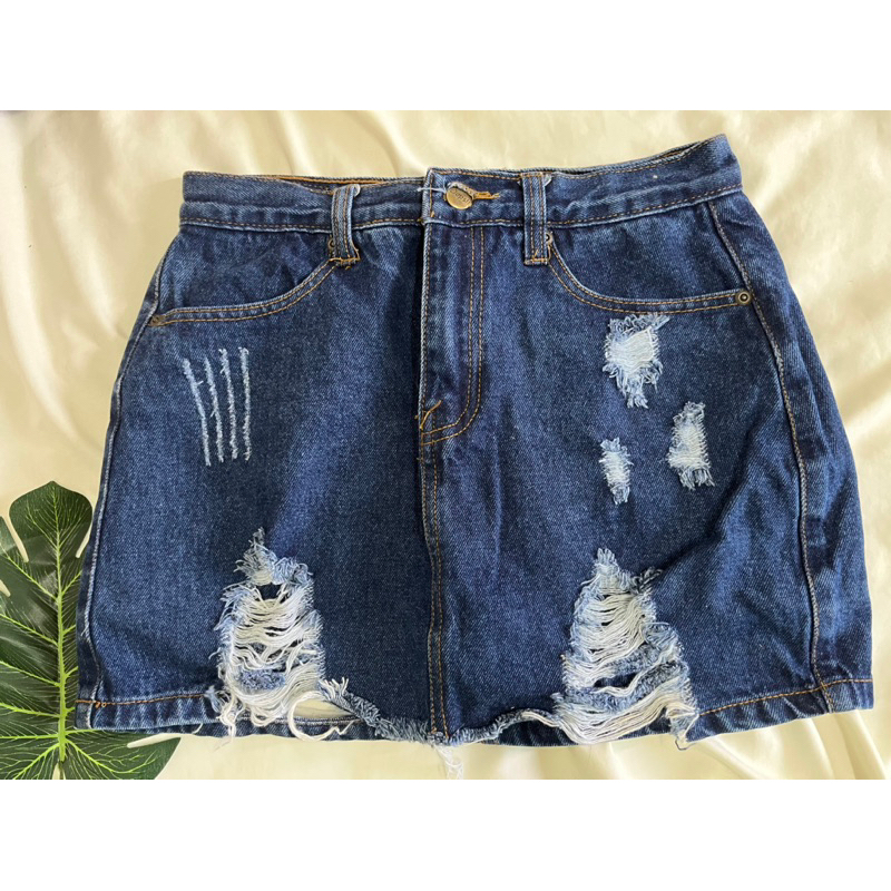 กระโปรงยีนส์ Oops!!มือสอง size L มีกางเกงซับใน สีน้ำเงินเข้ม มีกระเป๋าด้านหน้า2ข้าง