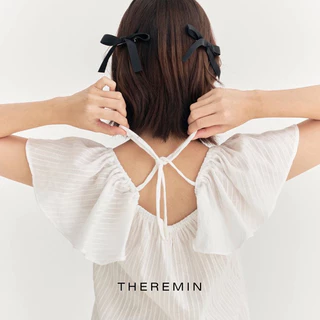 (จัดส่ง 19)Theremin Lila blouse เสื้อแขนกระดิ่งตกแต่งลูกไม้ (white lace)