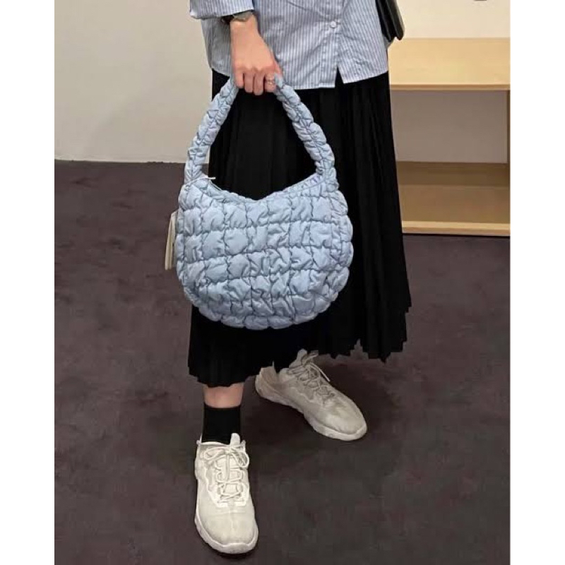 ใช้โค๊ดลด30% ได้ พร้อมส่ง COS QUILTED MINI BAG สี Light Blue ของแท้ 100% จาก Shop ฝรั่งเศส ส่งฟรี