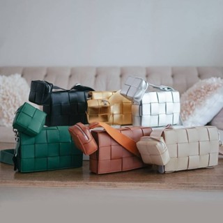 BV Cassette twin bag คุ้มสุด กับกระเป๋าหนังแท้ มาพร้อมใบลูกสุดคิ้วท์ หนังแกะหนานุ่ม งานสานสุดเก๋ มีสไตล์ ใช้ได้ทุกงาน