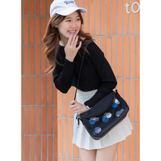 Flip crossbody bag ลาย sundance สีดำ