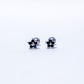 จิวต่างหูเกาหลี More Than Piercing: A295 Mini Black Flower