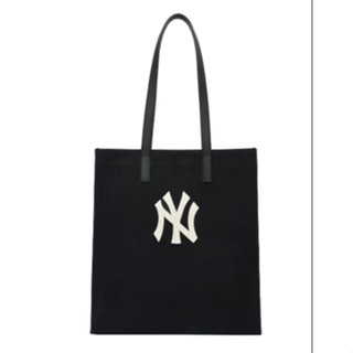 ☀️แท้ 💯% MLB กระเป๋าทรงโท้ดที่เหลี่ยมใบใหญ่รุ่นใหม่สีขาวดำล้วนปักโลโก้NYตัวใหญ่รุ่นMONOGRAM
