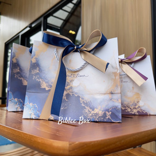 ꒰1ใบ꒱ถุงกระดาษ ลาย Sweet times สีน้ำเงิน-สีม่วง ริบบิ้นทูโทน…