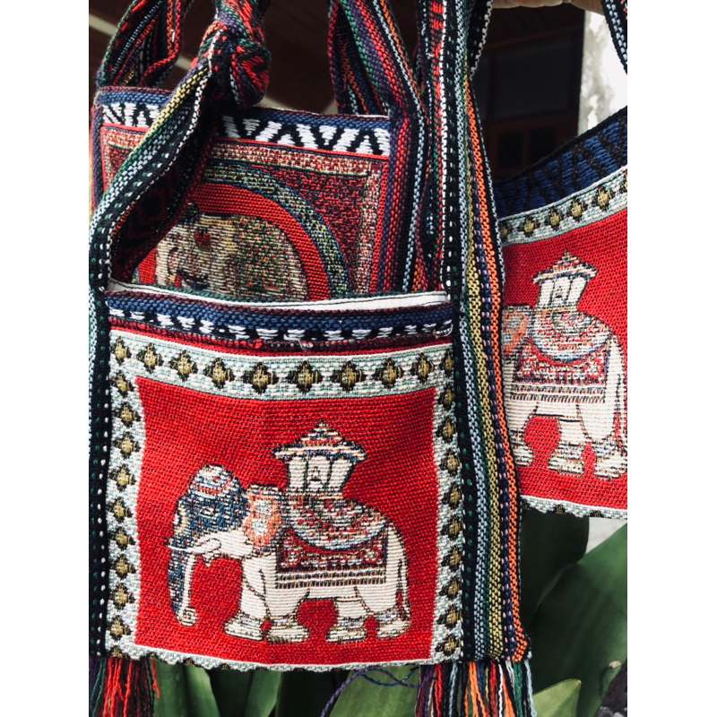 กระเป๋าผ้ามินิมอล6*8นิ้วมีซับในมีซิปราคาถูกใบละ25บาท สามารถใช้เป็นของที่ระลึกในงานต่างๆดูดีมากค่ะ