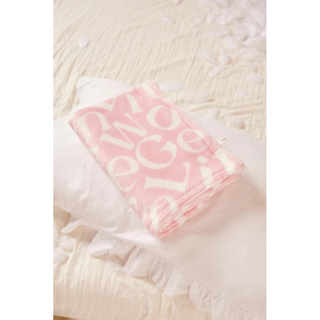 💞New+พร้อมส่ง💞ผ้าห่มแบรน GLW รุ่น  GLW ALPHABETIC BLANKET : PINK ผ้านิ่ม สัมผัสนุ่ม💗👼ใช้งานได้หลากหลาย เพื่อลูกน้อย