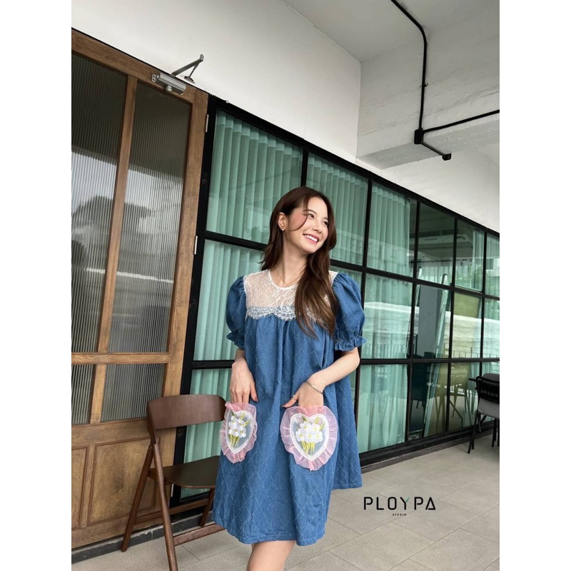 เดรสผ้ายีนส์สะกิดแต่งกระเป๋าหัวใจ💗Lover Jeans Dress💗ป้าย ploypa