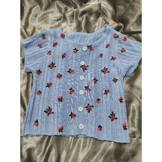 เสื้อครอปไหมพรมพิมลาย มีรูระบายใส่สบาย ไซ xs-s-m