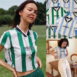 New Adi  Crop Top เสื้อครอปแนวสปอร์ต แบรนด์สุดฮิต ดีเทลโลโก้ด้านหน้า