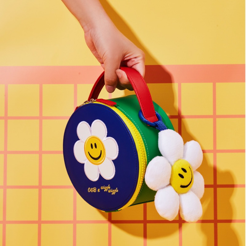กระเป๋าเครื่องสำอางค์ O&B x Wiggle wiggle
