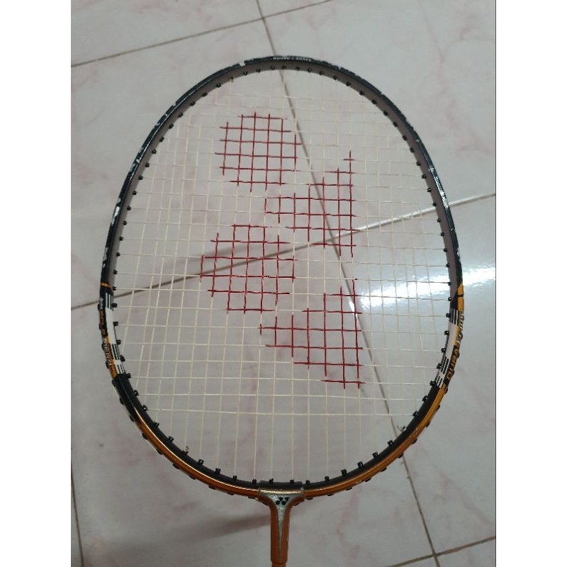 ไม้แบดมินตันแบรนYonex B700