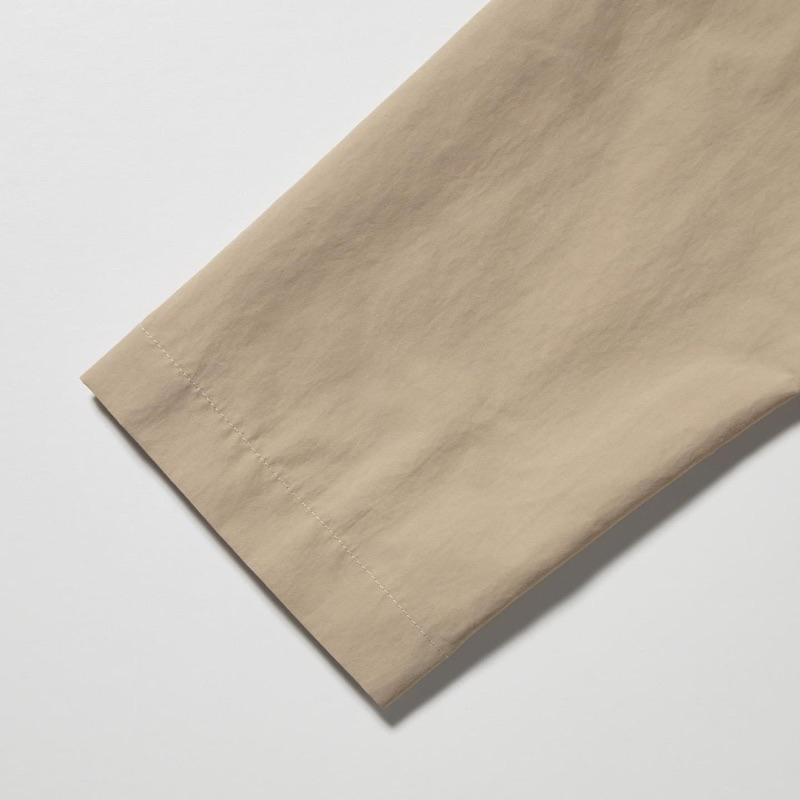 UNIQLO เสื้อแจ็คเก็ต เสื้อคลุม กันลม กันน้ำ POCKETABLE HALF COAT (A0202)