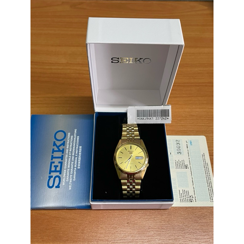 นาฬิกาข้อมือ SEIKO SNXJ94K เรือนทอง ขอบหยัก หายาก NOS seiko Datejust