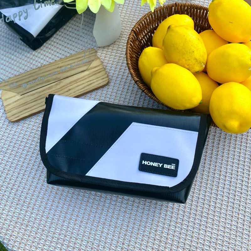 กระเป๋าผ้าใบ กระเป๋าสะพายข้าง คาดอก คาดเอว กันน้ำ 10นิ้ว