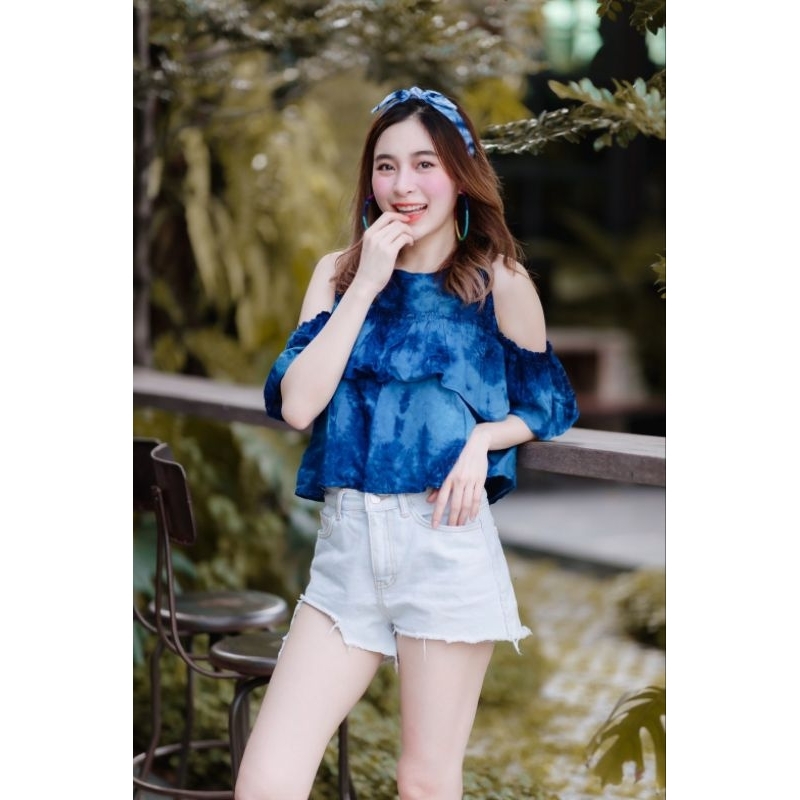 เสื้อมัดย้อมกล้ามเปิดไหล่แต่งระบาย งานผ้าสปันนิ่มพริ้วๆใส่สบายมากจ้า(ราคานี้ไม่รวมโบว์คาดผม)