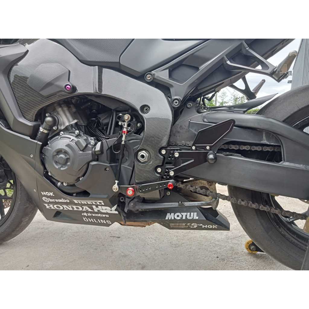 เกียร์โยงสนามแข่งCBR1000RR rearset