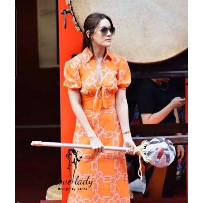 (มือ2)Bo Rich Ta(XL)::เดรสสีส้มคอปกลายโซ่แขนตุ๊กตา แหวกอกผูกโบว์ [5/01]