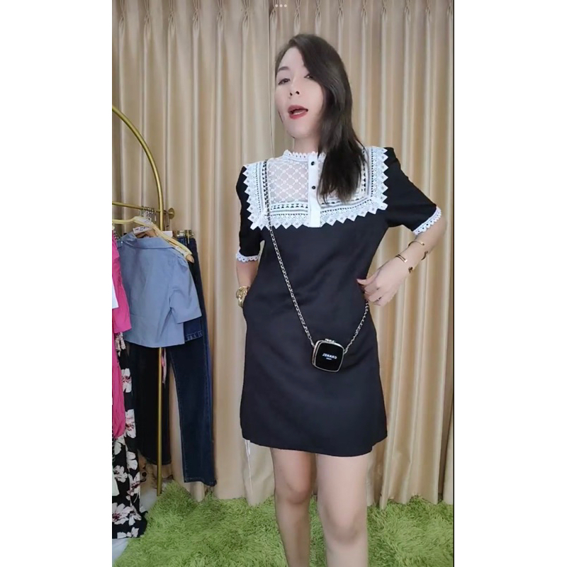 B24S เดรสดำคอเหลี่ยมลูกไม้