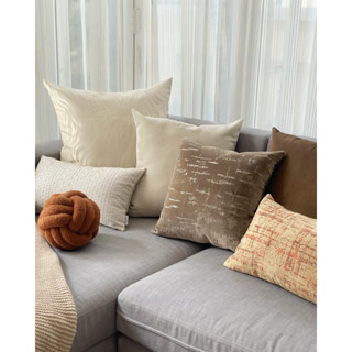 PUSANI - หมอนอิงชุดครีมน้ำตาล วางบนโซฟา 45x45 cm พร้อมไส้หมอ…