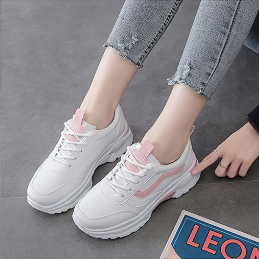 รองเท้าฮิตๆ2025หญิง รองเท้าผ้าใบเสริมส้น 4.5 ซม ไซส์ 35-42มี 2 สี สไตล์เกาหลี รองเท้าวิ่ง ใส่เที่ยวใส่ทำงานได้