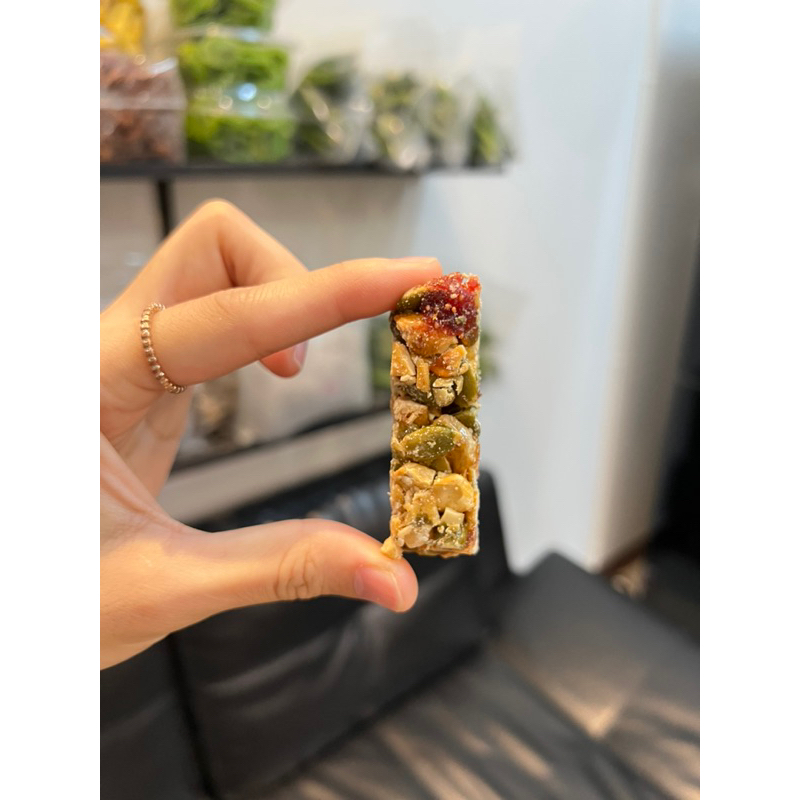 ธัญพืช 8 เซียน เมล็ดฟักทอง เม็ดมะม่วง อัดแท่ง cereal bar (ครึ่ง กก.) กรอบ แต่ไม่แข็ง หวานพอดี ไร้แป้ง ไร้สารกันบูด