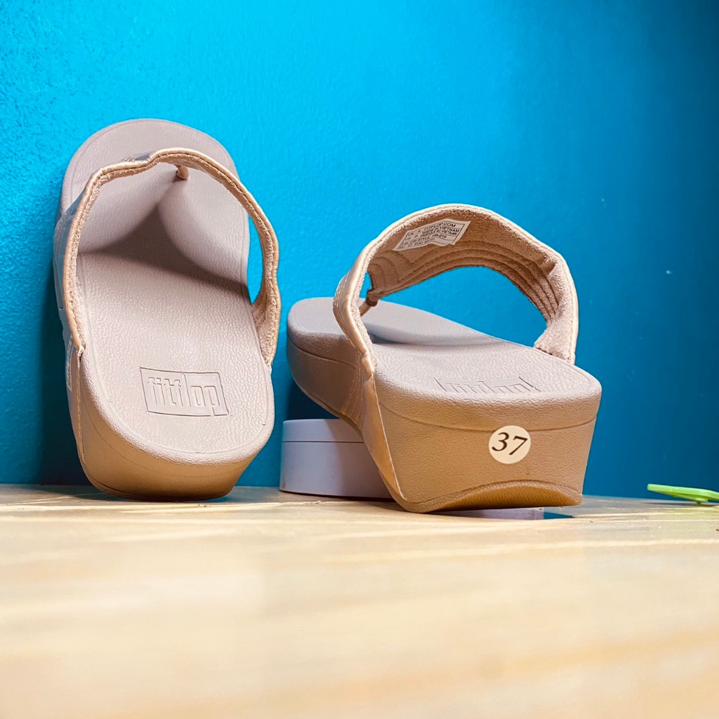 รองเท้า Fitflopของผู้หญิงเพิ่งเข้ามาใหม่ขายดีทุกสีสองถึงสามวันได้รับสินค้าสินค้าตามรูปภาพเลยจ้า