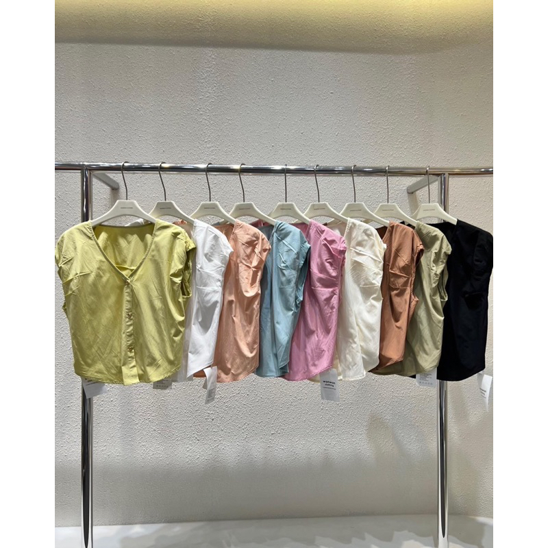 เสื้อเชิ้ตคอวี ทรงแขนล้ำ Wanwan Clothing