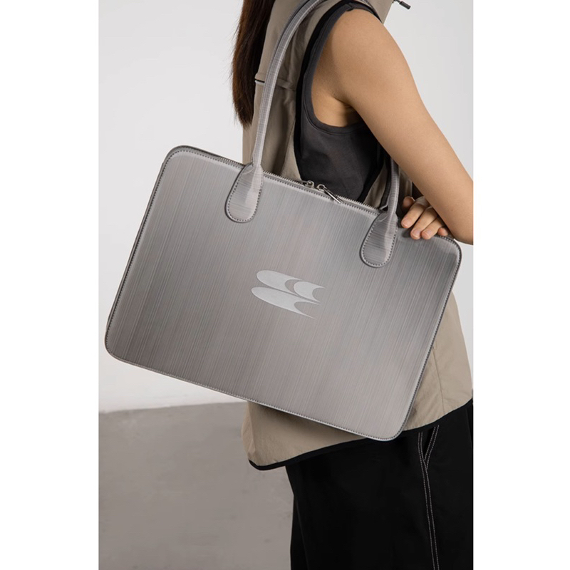 CryingCenter กระเป๋าสะพายข้าง/สะพายไหล่ Silver Square Bag