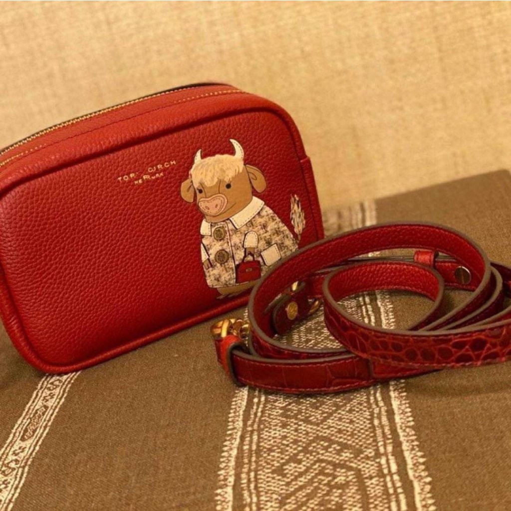 กระเป๋าสะพาย Tory Burch คอลเลคชั่นใหม่ในปีฉลู มีสีแดงสวยเกร๋