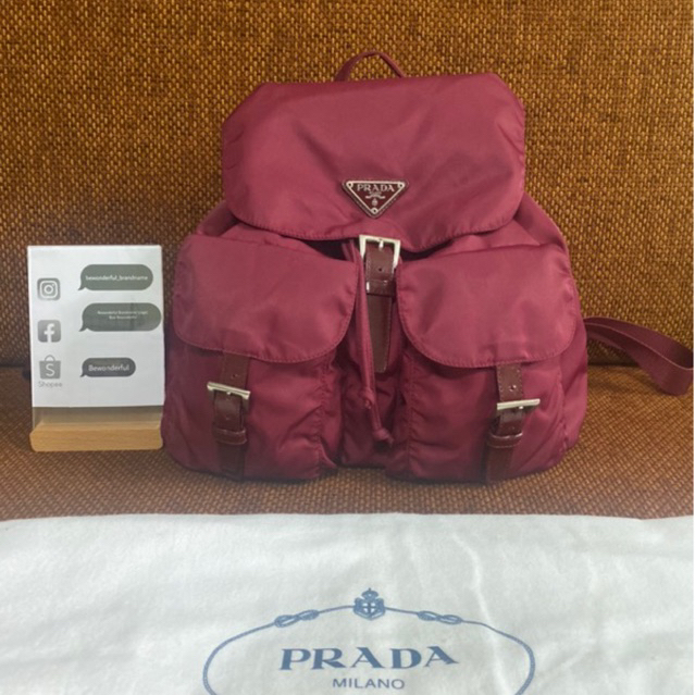 Prada Red Nylon Backpack -unisex ของแท้ ปราด้า พราด้า กระเป๋ามือสอง แบรนด์เนม เป้ สะพายหลัง