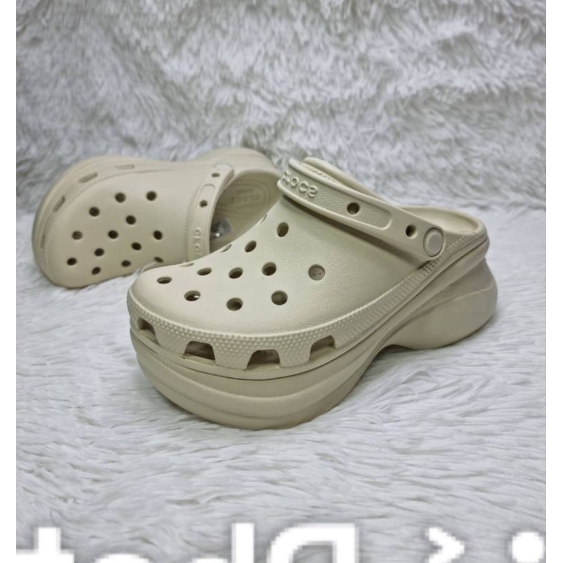 Crocs Collection รองเท้าแตะ รองเท้าเสริมส้น UX Classic Crush Clog แบบสุดฮิตมาใหม่