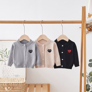 พร้อมส่ง 🇹🇭เสื้อกันหนาวไหมพรมเด็ก ปักรูปหัวใจ PLAY คาร์ดิแกนไหมพรมเด็ก เนื้อนุ่ม