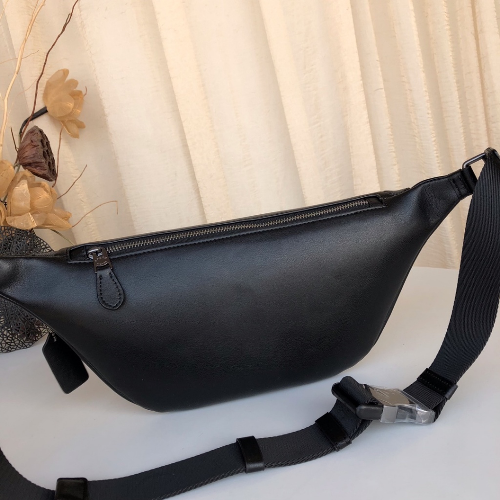 【พร้อมส่ง】แท้💯% outlet Warren Belt Bag กระเป๋าคาดหน้าอกผู้ชาย กระเป๋าคาดเอวกีฬากันน้ำ ของขวัญของผู้ชาย