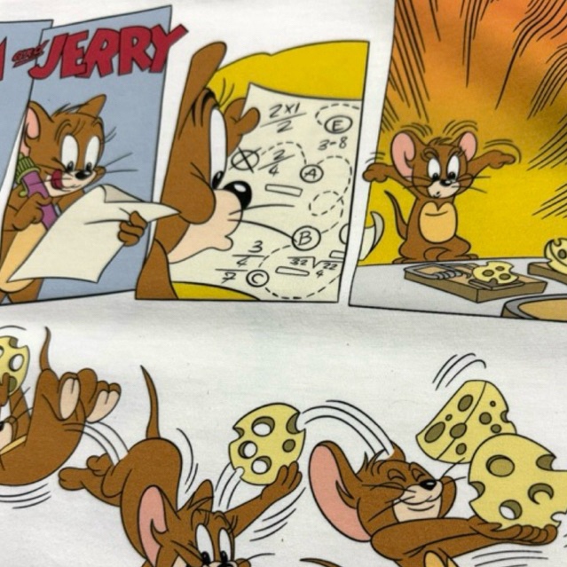 เสื้อยืดคอฟิต รุ่น Tom & Jerry สีเฟดขาว/สีขาว สไตล์วินเทจ #DTG